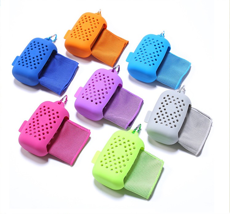 Cooling Towel w/ Portable Silicone Case