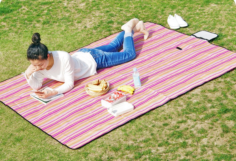 600D Oxford Outdoor Thickened Portable Foldable Waterproof Picnic Mat Beach Blanke 59"x32" view 3